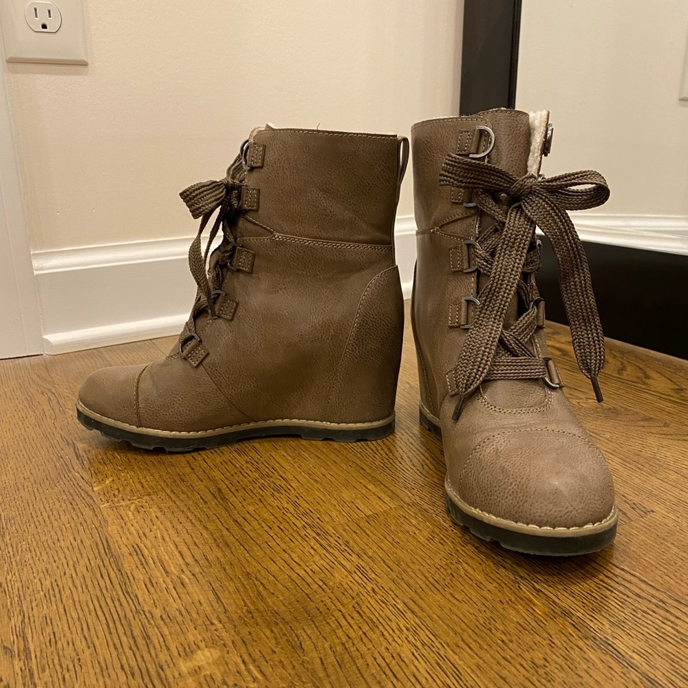 Universal Thread Katherine Boots - image 2